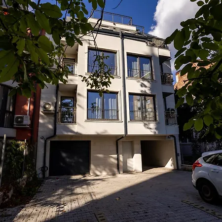 Apartment Modern 1br Comfort In Oborishte With Private Parking *