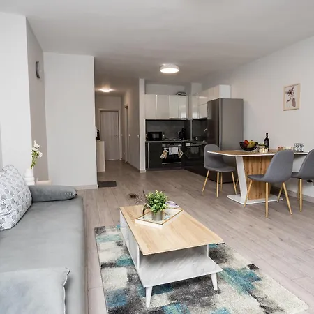 2-стаен с гледка към парк заимов Apartment Sofia