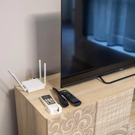 Modern 1br Comfort In Oborishte With Private Parking *