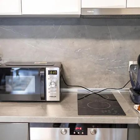 Modern 1br Comfort In Oborishte With Private Parking