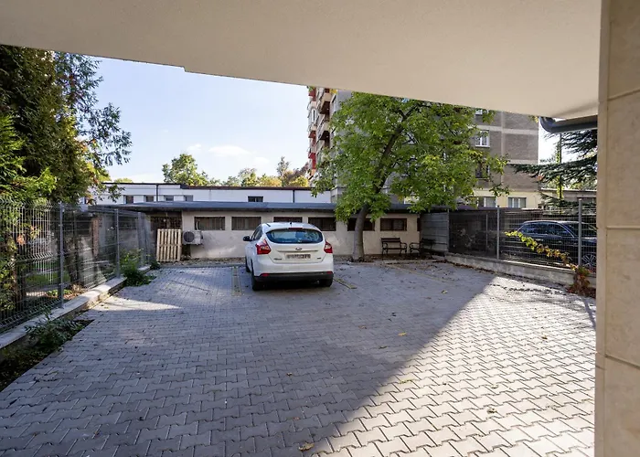 Modern 1br Comfort In Oborishte With Private Parking Апартаменты *