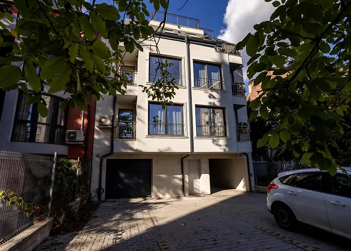 Апартаменты Modern 1br Comfort In Oborishte With Private Parking *