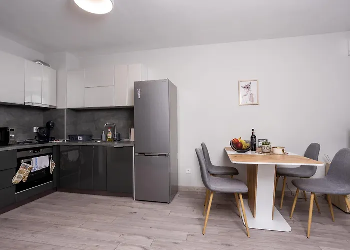 Modern 1br Comfort In Oborishte With Private Parking