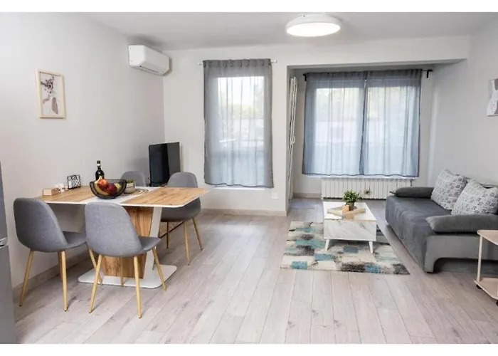 Modern 1br Comfort In Oborishte With Private Parking * София